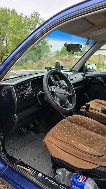 mini car: Volkswagen Vento: 1996 г., Механика, Седан — 4