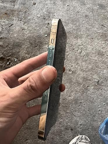 honor magic v2: Смартфон с плоскими стальными гранями и крупным блоком из трех камер — 4