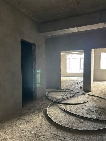 дом квартира жалал абад: 3 бөлмө, 88 кв. м, Элитка, 14 кабат, ПСО (өзү оңдоп түзөтүп бүтүү үчүн) — 3