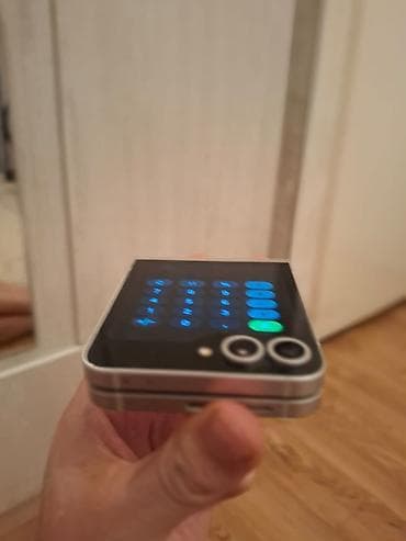 самсунк: Samsung Galaxy Z Flip6, 512 ГБ, цвет - Белый — 2