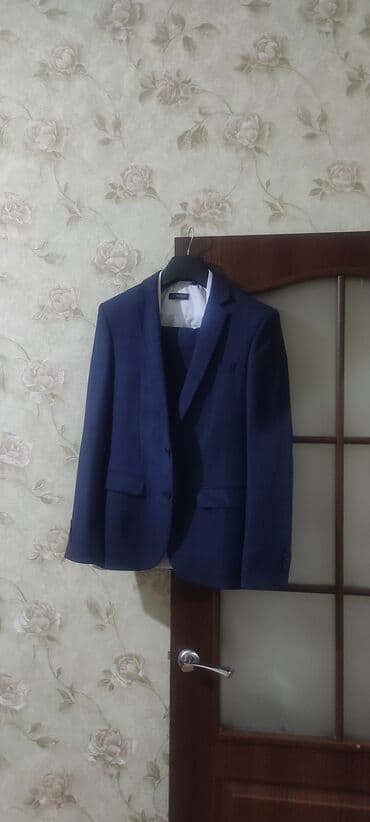 Продается костьюм,один не полный день одевал,не стирали даже