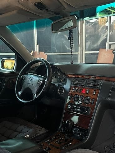 v class: Mercedes-Benz E-Class: 2001 г., 2.7 л, Автомат, Бензин, Универсал — 4