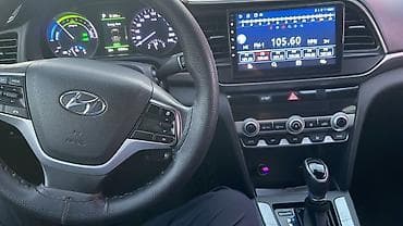 Hyundai Elantra: 2019 г., 1.6 л, Автомат, Гибрид, Седан — 3
