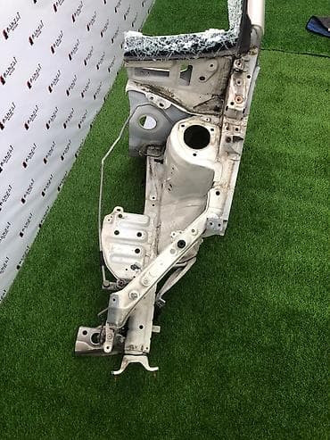 Ланжерон на Toyota Ist Крыло на Тойота Ист Белый жемчуг,мягкая