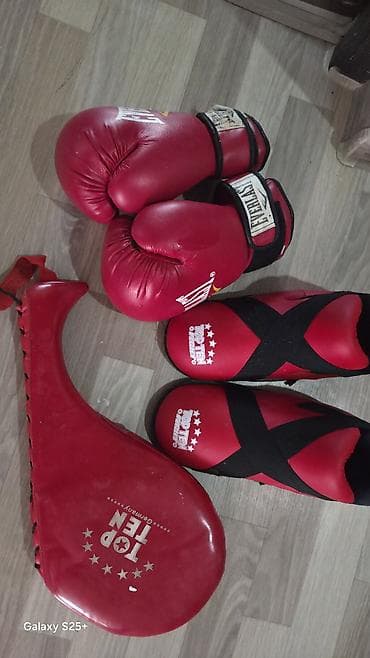 бокси: Набор для Техвандо Состав: - Боксерские перчатки Everlast, красные — 2