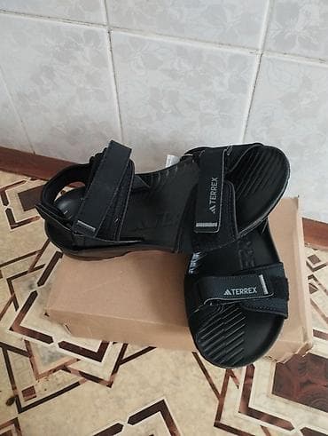 сен сулуу: Эркектердин сандалийи, 43, Adidas, Жаңы, түсү - Кара, Акысыз жеткирүү — 2