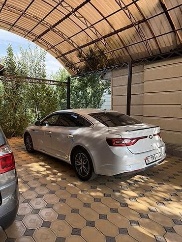 geely e5: Белый седан класса D с современным дизайном и выразительной оптикой — 5