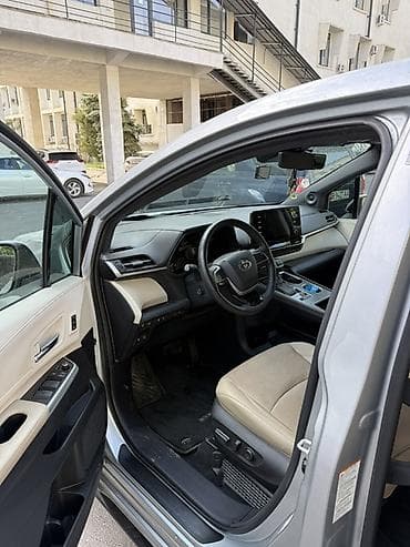 e2 byd: Toyota Sienna: 2022 г., Гибрид, Минивэн — 5