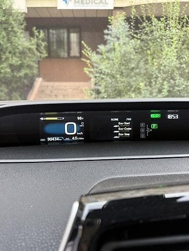 corolla e120: Toyota Prius: 2020 г., 1.8 л, Вариатор, Гибрид, Хэтчбэк — 3