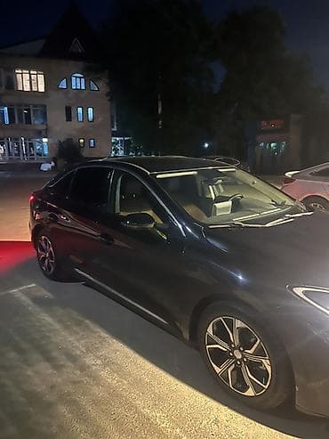 bmw 5 series: Электромобиль Hongqi E-QM5 (седан) - Кузов: 4-дверный седан, черный — 3