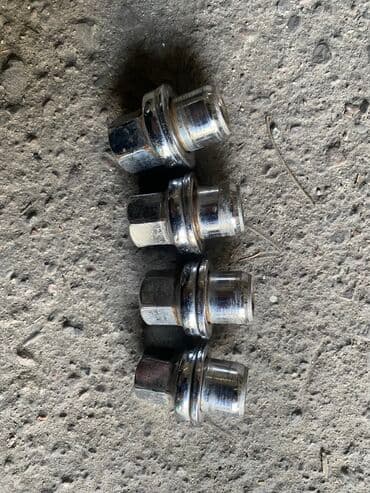 прицепы для грузовых автомобилей б у: Продаю гайки колесные — 1