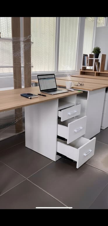 компьютерный стол фото: Рабочий стол Размеры: длина 120 см, высота 75 см, глубина 60 см Стол — 1