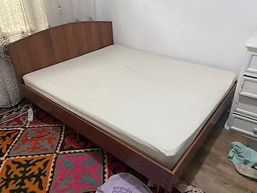 Двуспальная кровать, Б/у, С ящиком для хранения, длина - 206 см