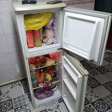 холодильники большие: Холодильник двухкамерный с верхней морозильной камерой. Основные — 1