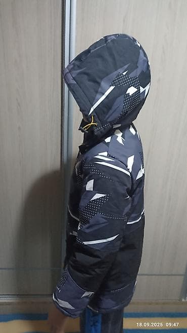 Детский транспорт: Продаю детскую зимнюю куртку с капюшоном на возраст 8-11 лет на — 4