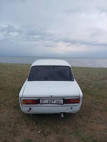 муравей с рулем: Автомобиль седан классического типа (белый цвет), 4 двери, задний — 3