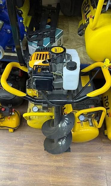 Бензобур с набором шнеков Описание: - Мотобур с бензиновым двигателем