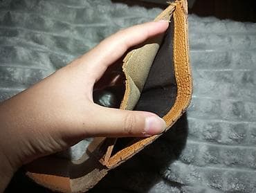 Продаю компактный кошелек Состояние: б/у, есть следы использования — 2