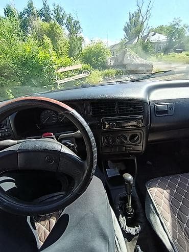 Volkswagen Golf: 1994 г., 1.6 л, Кол менен иштөөчү, Бензин, Хетчбек — 4