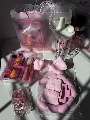 real techniques: Подарочный бьюти-набор в розовых тонах Состав: - Набор кистей и — 2