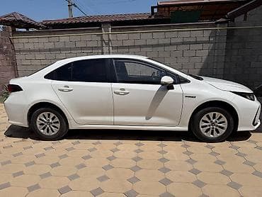 полики byd e2: Toyota Corolla: 2022 г., 1.8 л, Автомат, Гибрид, Седан — 4
