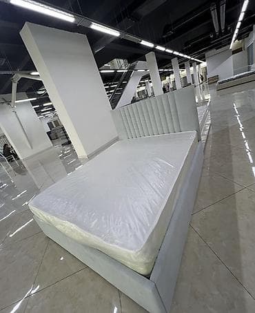 Кровати: Двуспальная кровать, С мягким изголовьем, длина - 200 см — 1