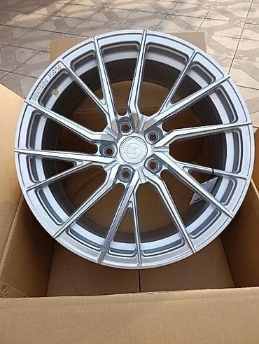 Литые Диски R 18 Vossen, Комплект, отверстий - 5, Новый