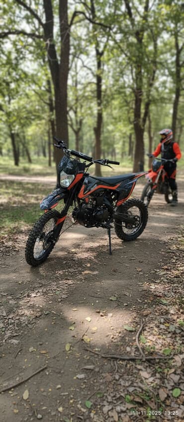 продать скутер на запчасти: Питбайк в черно‑оранжевом чвете Основные характеристики : - — 1