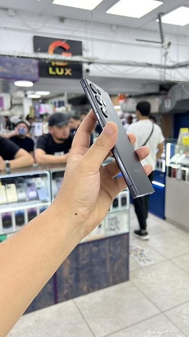 чипс: Samsung Galaxy S23 Ultra, Б/у, 256 ГБ, цвет - Черный, 1 SIM, eSIM — 4