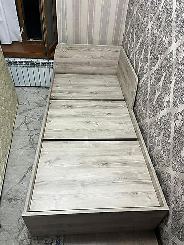 small table: Односпальная кровать с матрасом имеется 2 кровати в наличии - Размер — 4