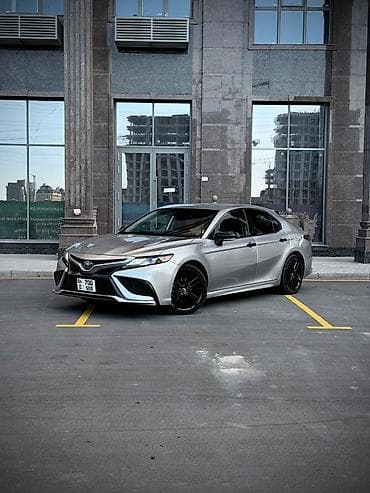 лодка на крышу: Toyota Camry: 2021 г., Седан — 1