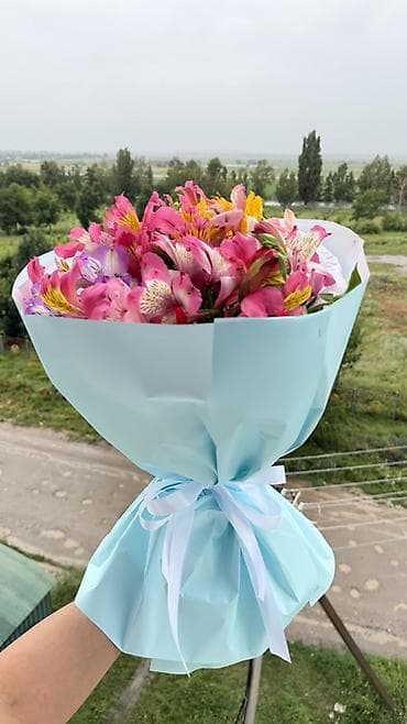 цветы в корзине: Букет из альстромерий - Состав: свежие альстромерии в миксе оттенков — 2