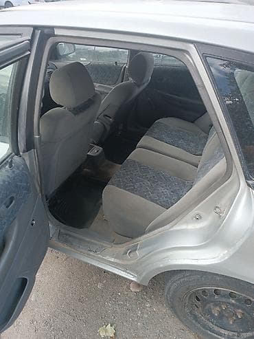Mazda 323: 1999 г., 1.6 л, Автомат, Бензин, Хэтчбэк — 4
