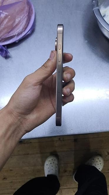 с мыкан: IPhone 16 Pro, Б/у, 256 ГБ, Золотой, Чехол, 88 % — 1