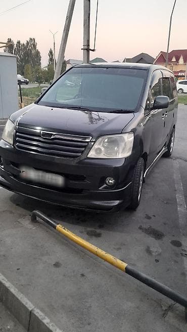 Транспорт: Toyota Noah: 2003 г., 2 л, Автомат, Бензин, Минивэн — 1