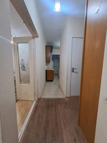 дом асанбай: 3 бөлмө, 70 кв. м, 105-серия, 1 кабат, Косметикалык ремонт — 3