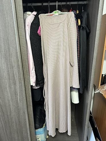 Платье миди из трикотажа в рубчик. - Цвет: светло-бежевый с тонкой — 1