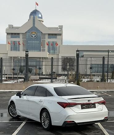 jetta 2: Toyota Avalon: 2022 г., 2.5 л, Гибрид, Седан — 5