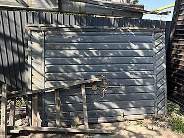 Распашные ворота: Ширина 3метр высота 2,40 см. Середине есть колитка очен хорошем — 1