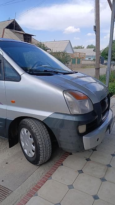 Унаа: Hyundai Starex: 2004 г., 2.6 л, Кол менен иштөөчү, Дизель, Вэн/Минивэн — 7