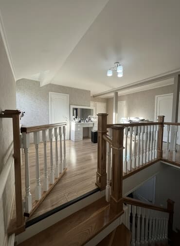 Деревянная лестница Для дома, Бесплатная консультация, Вид дерева: Лиственница, Форма лестницы: Прямая, Стиль: Хайтек