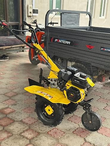 бензин: Мотоблок бензиновый (желтый), компактный и маневренный Описание: - — 3