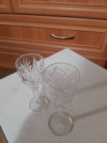 Другие товары для кухни: 1) Продам рюмки хрустальные, маленькие, высотой около 12 см, 5 штук. И — 6