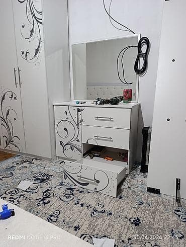 спальный гарнитур производства румынии: Спальный гарнитур, Двуспальная кровать, ДСП, цвет - Белый — 1