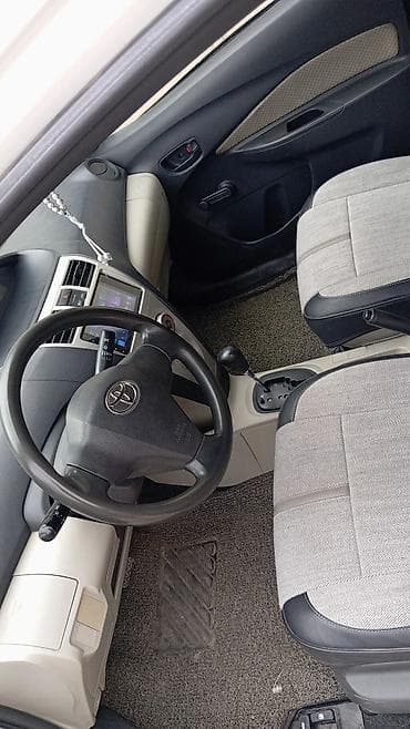 Toyota Yaris: 2008 г., 1.3 л, Автомат, Бензин, Седан — 4