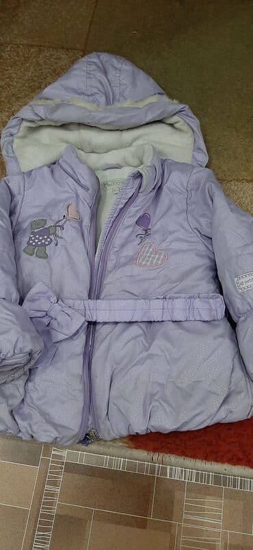 Продаю детскую зимнию куртку на 4-5 лет. Очень тёплая. На рост 104 см