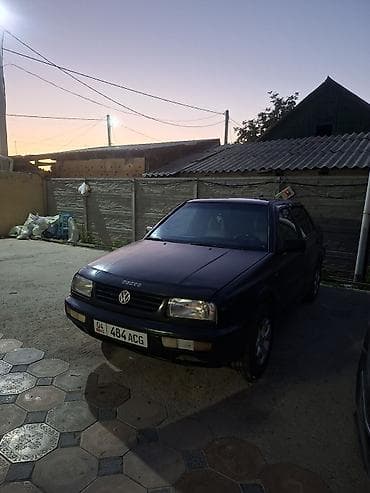 Volkswagen Vento: 1993 г., Механика, Бензин, Седан