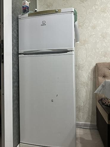 Холодильник Indesit, Б/у, Двухкамерный, Less frost, 60 * 160 * 50