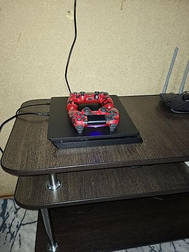 fc25 ps4: PlayStation 4 Slim, модель PS4-263. Игровая приставка в черном — 3