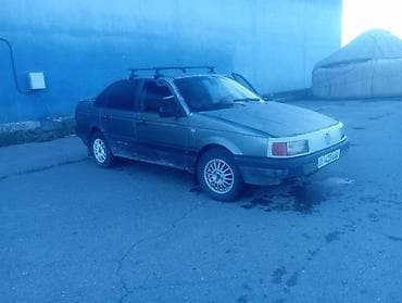 Унаа сатуу: Volkswagen Passat: 1988 г., 1.8 л, Кол менен иштөөчү, Бензин, Седан — 4